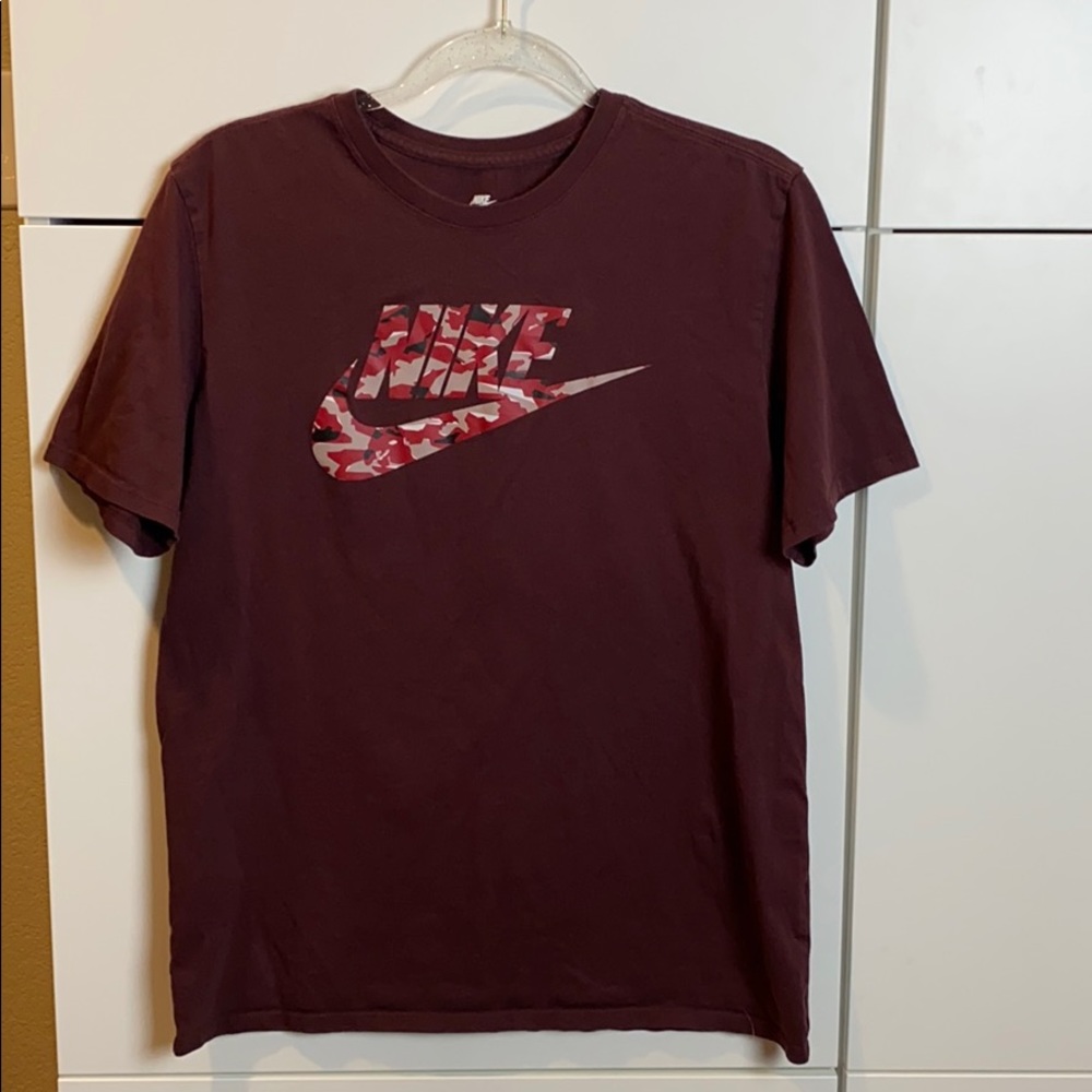 Men’s Nike camo pattern T-shirt L